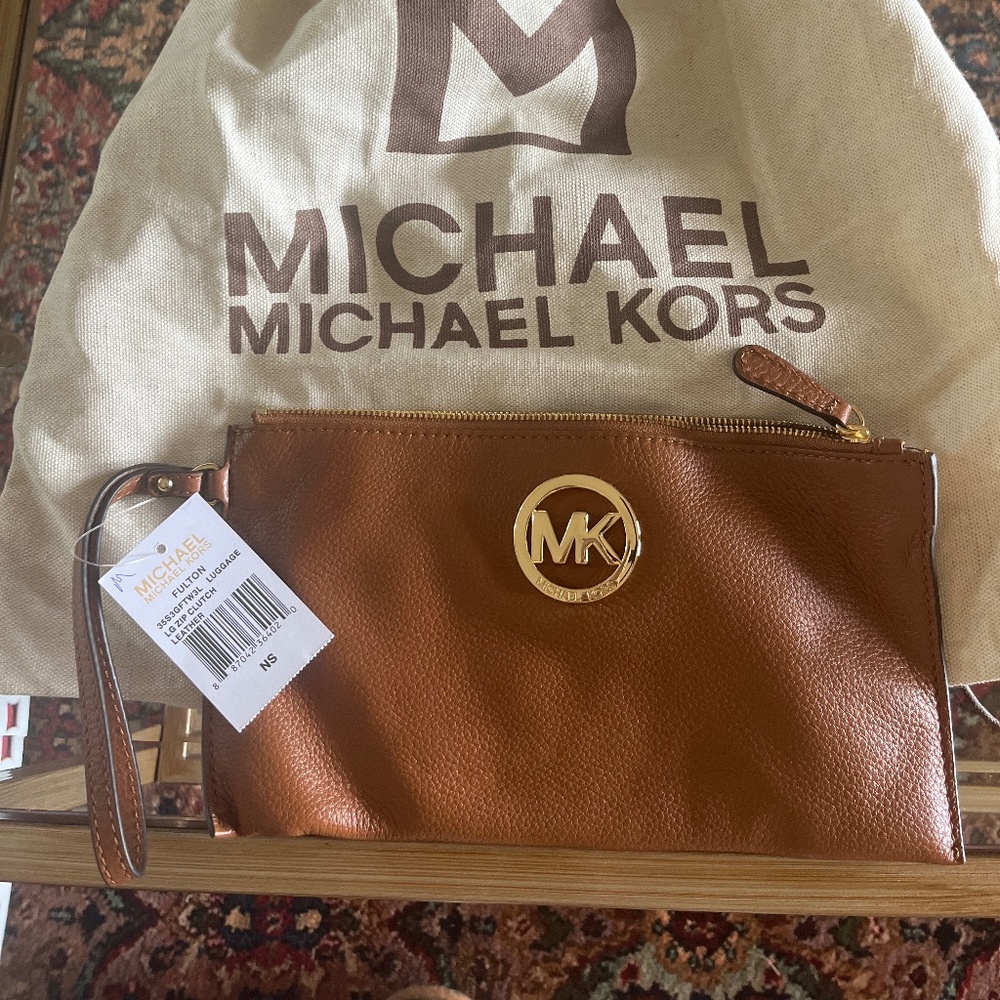 Michael Kors wristlet and dust bag
